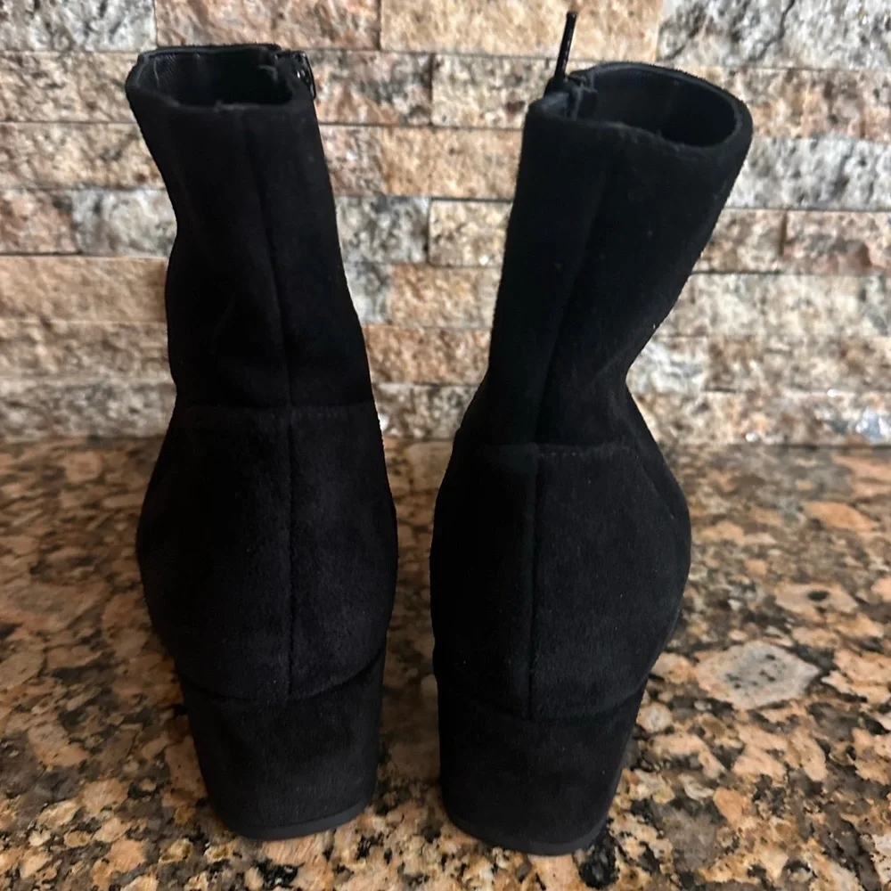 Aquatalia Loretta Suede Bootie